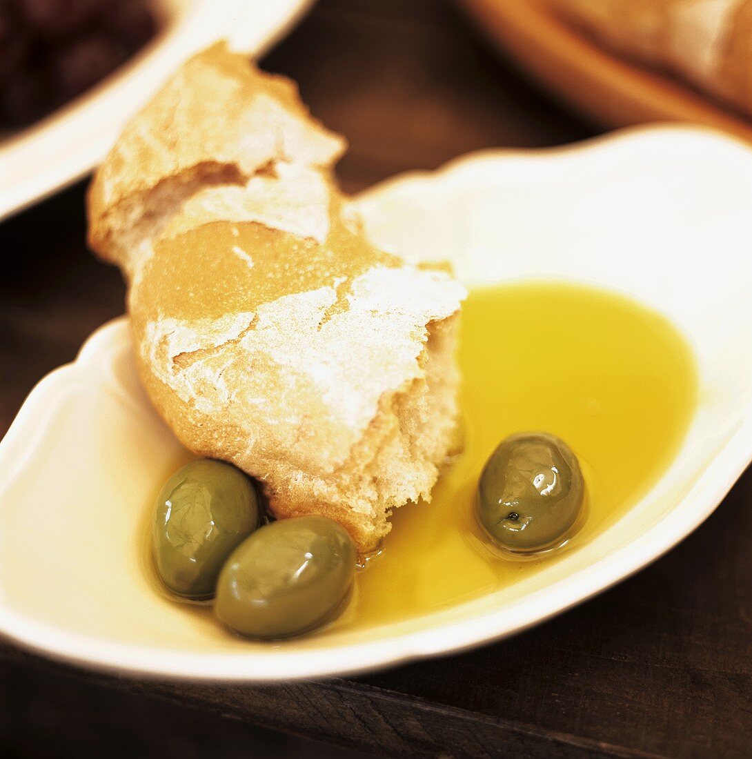 Olio e olive (Weißbrot mit Oliven & Olivenöl, Italienisch)