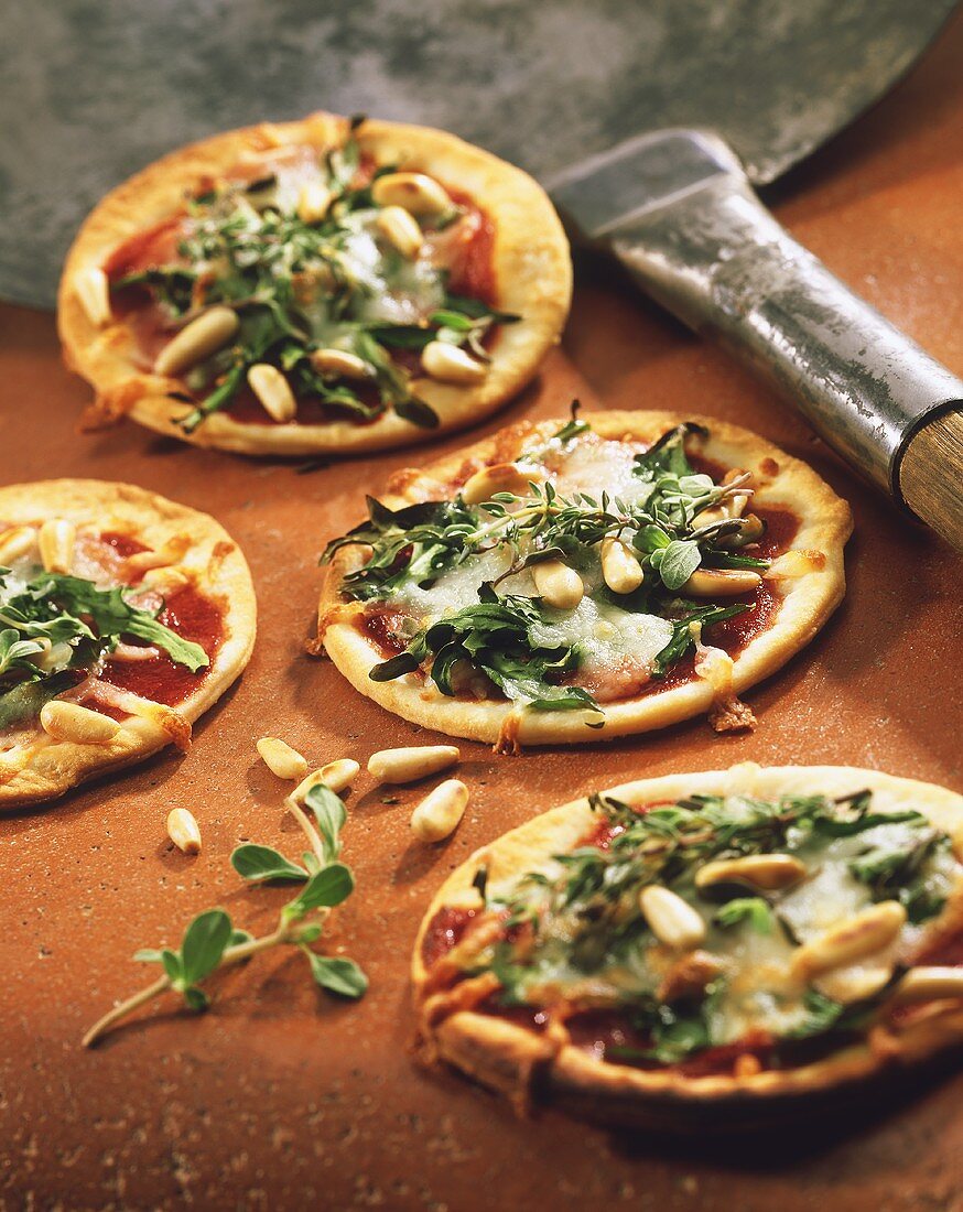 Rocket pizza with pine nuts