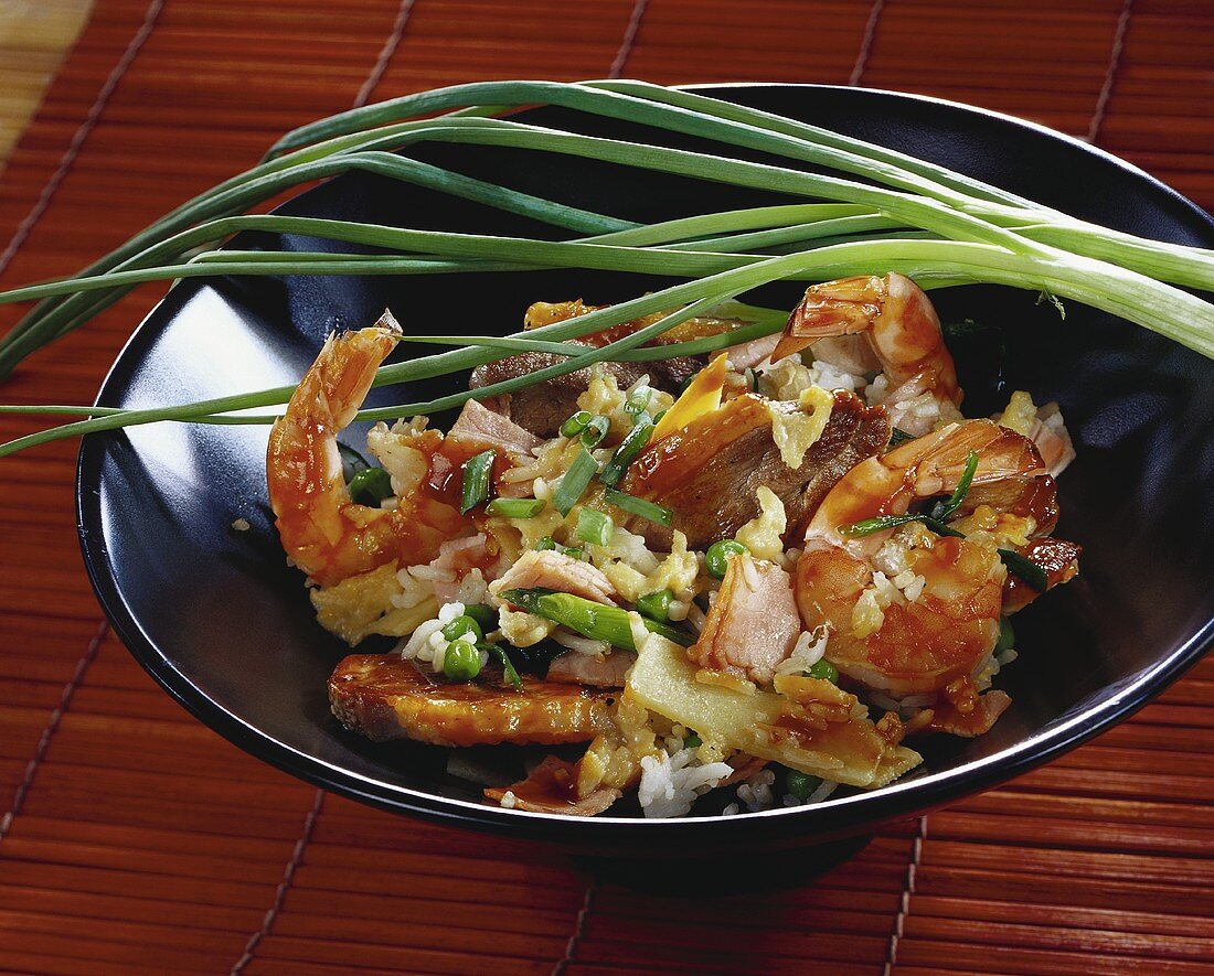 Duck breast with shrimps, cooked in wok