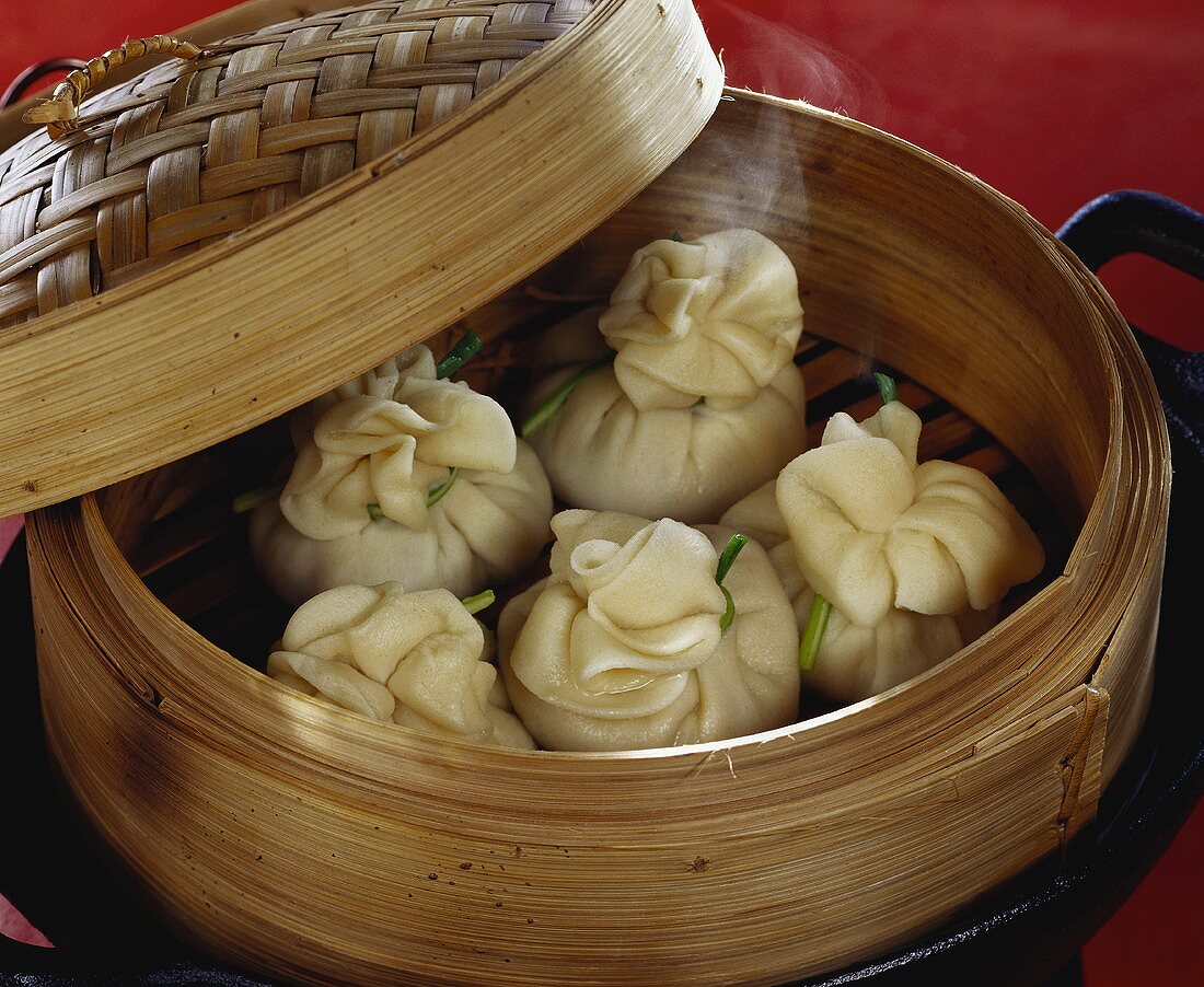Steamed dim sum with vegetable filling