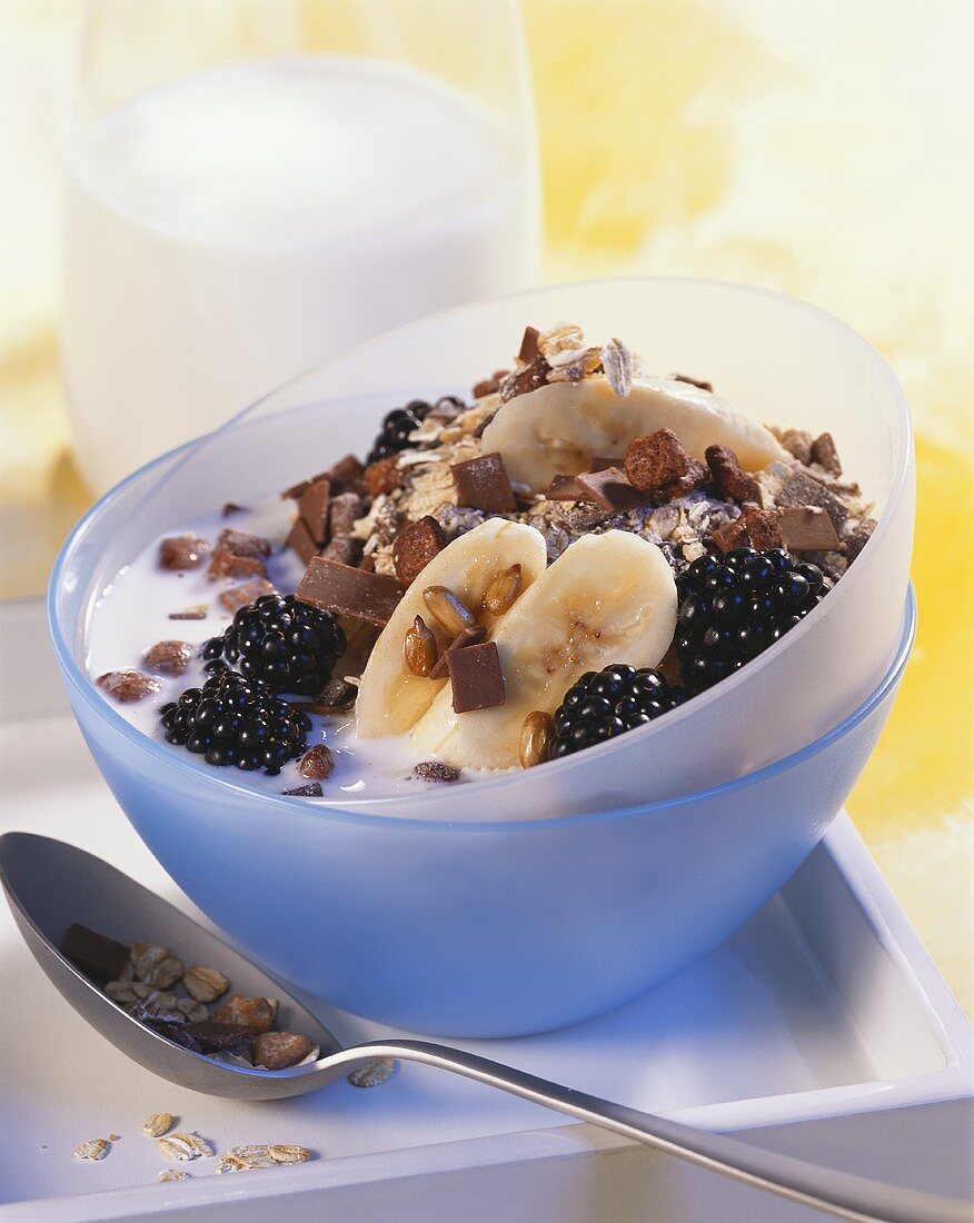 Muesli with blackberries and chocolate