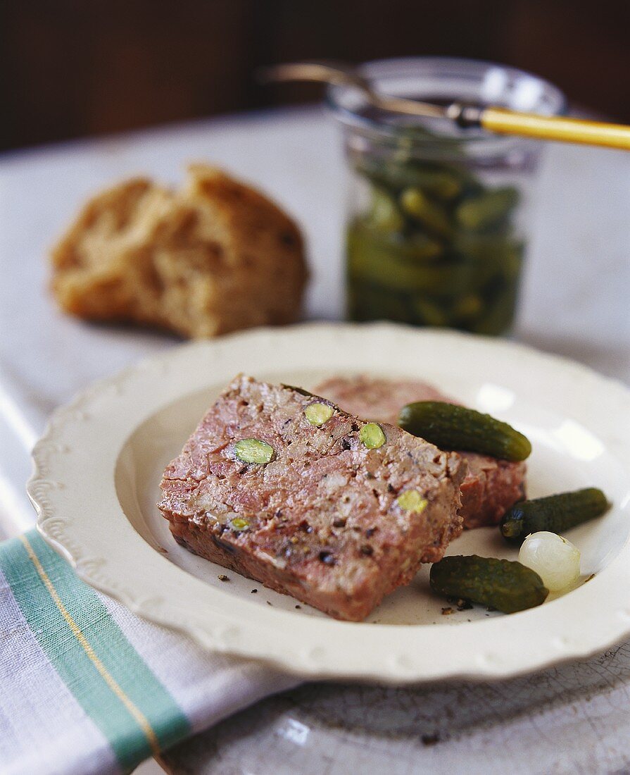 Fleischterrine mit Pistazien