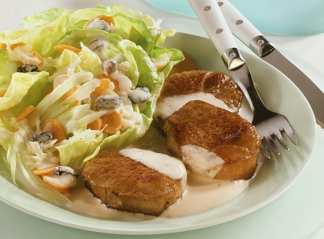 Veal medallions with summer salad