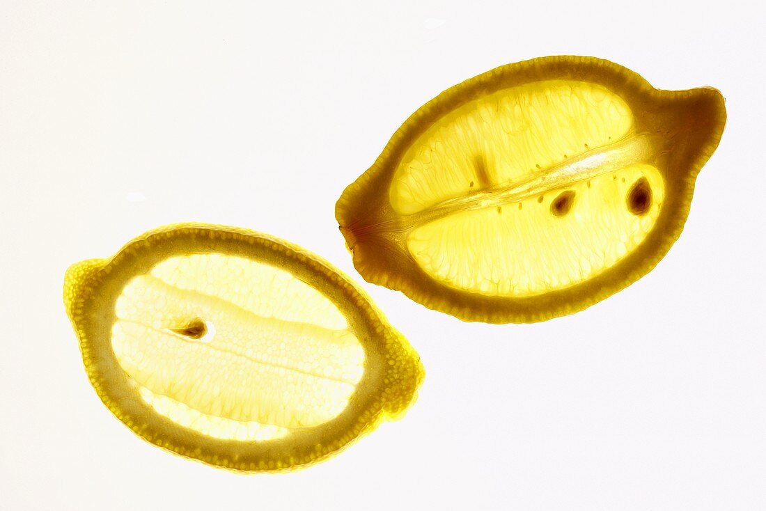 Zwei Zitronenscheiben