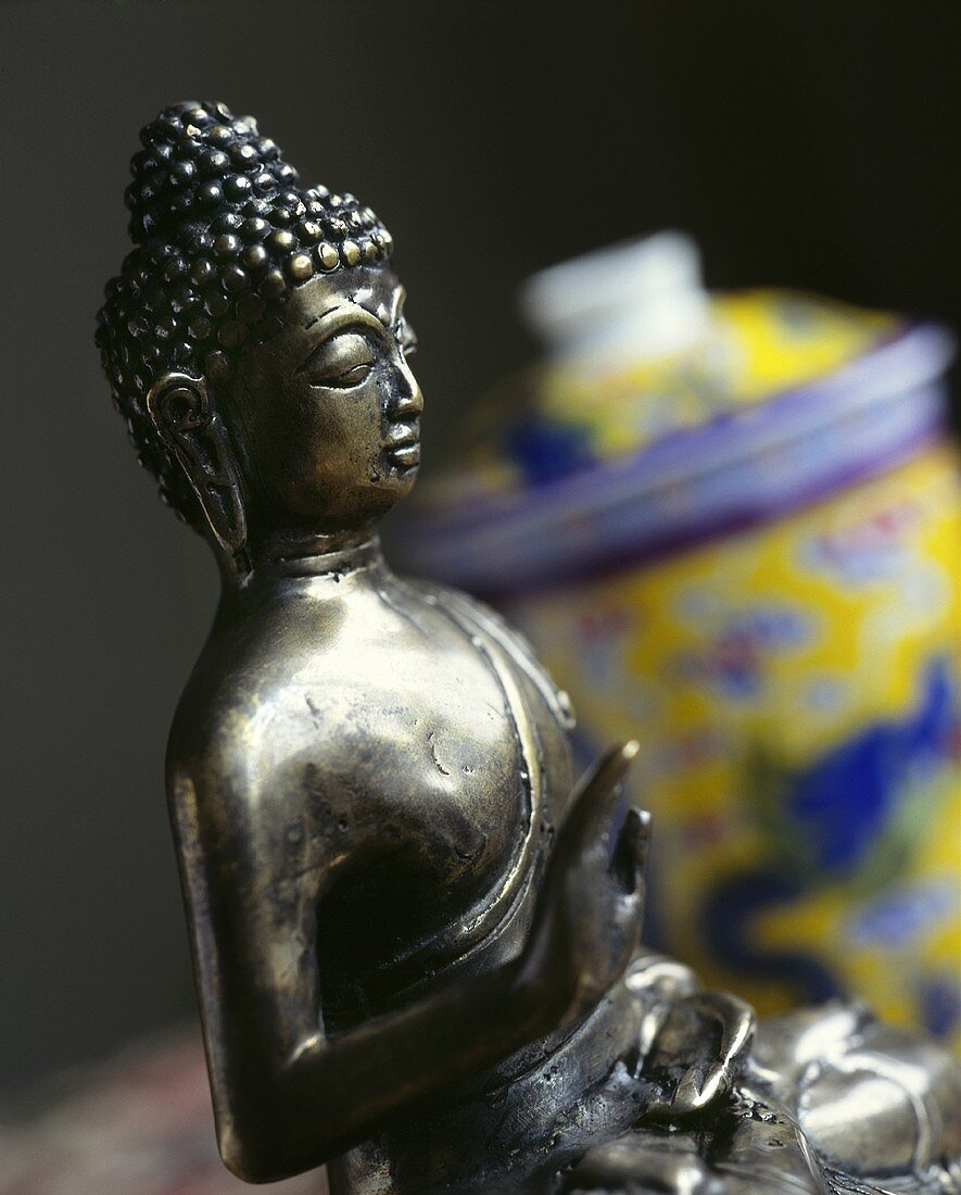 Sitzende Buddha-Figur