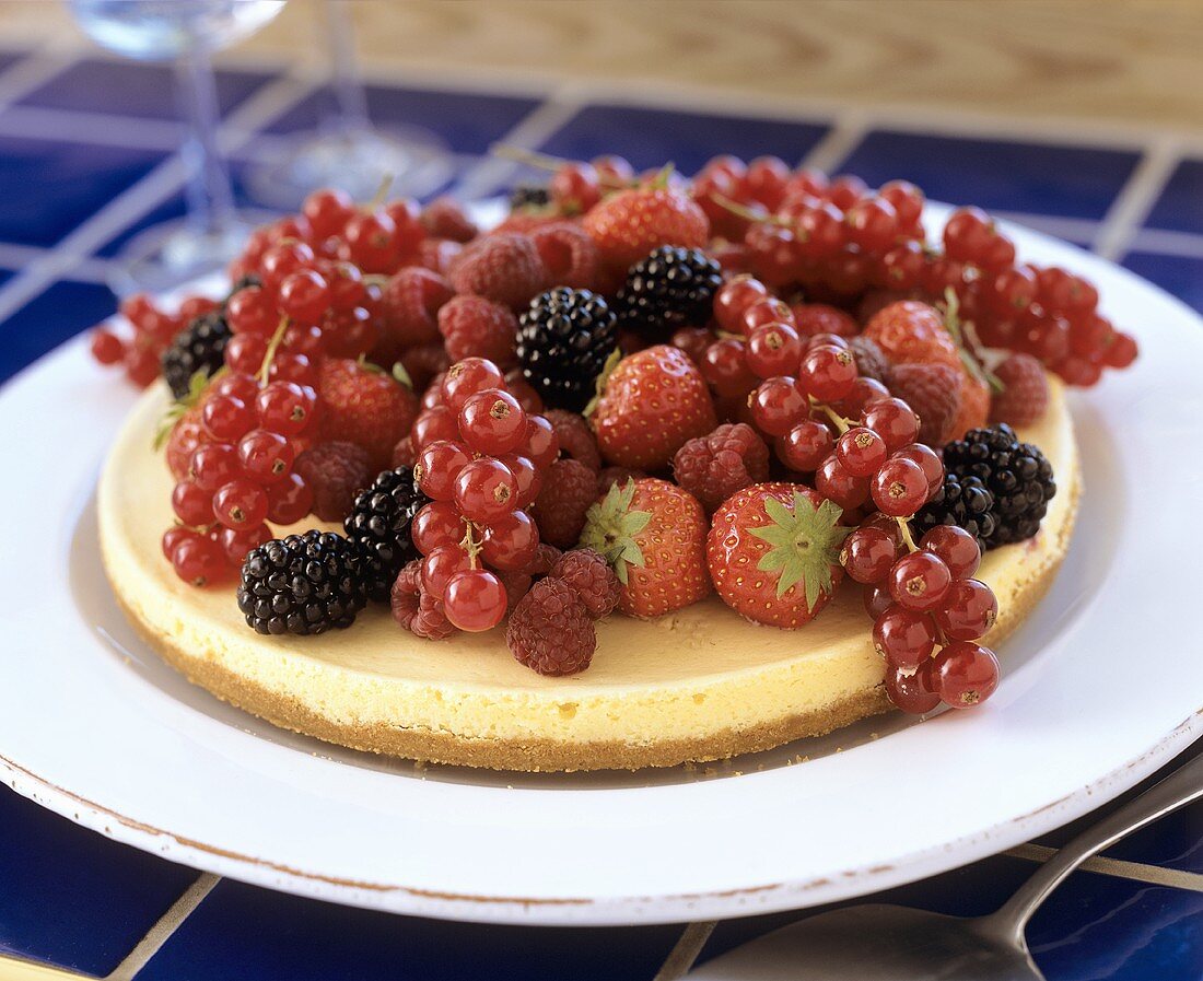 Key lime pie with fresh berries