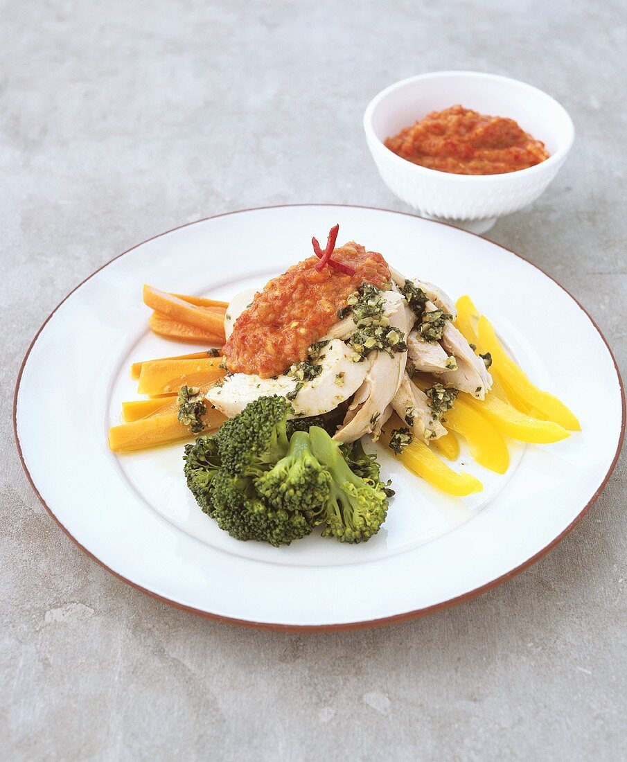 Chicken breast fillet with vegetables and chili sauce