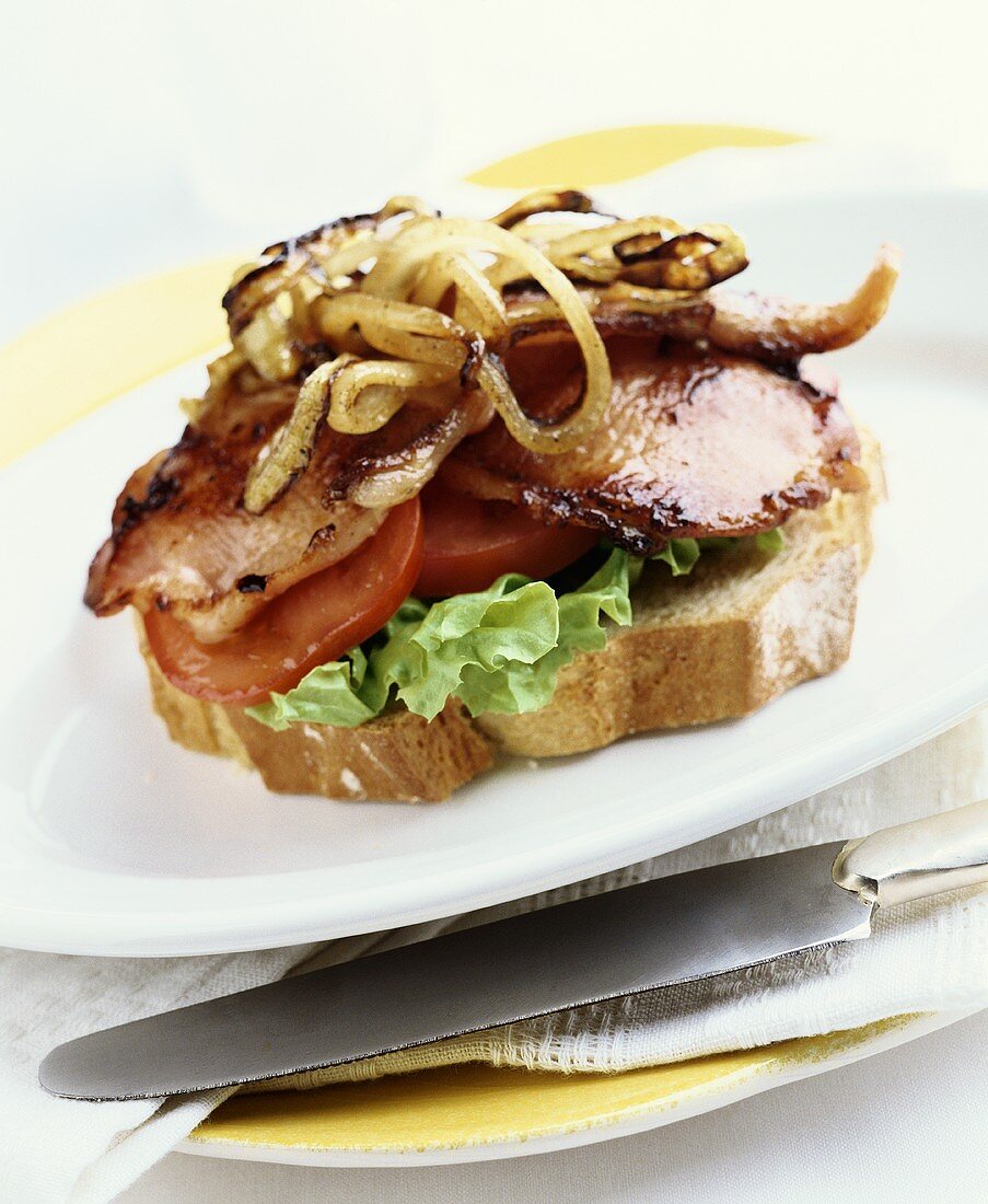 Bacon, lettuce and tomato sandwich (BLT)