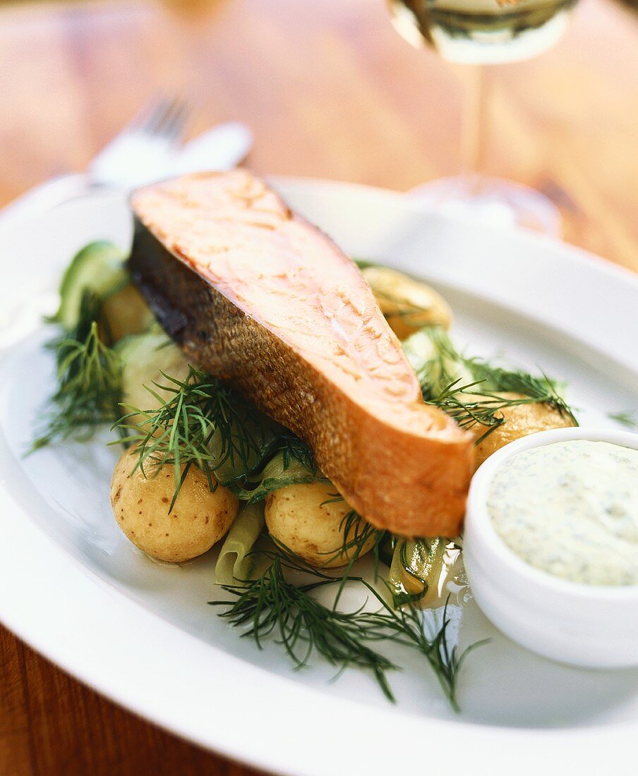 Salmon with potatoes, dill and herb sauce