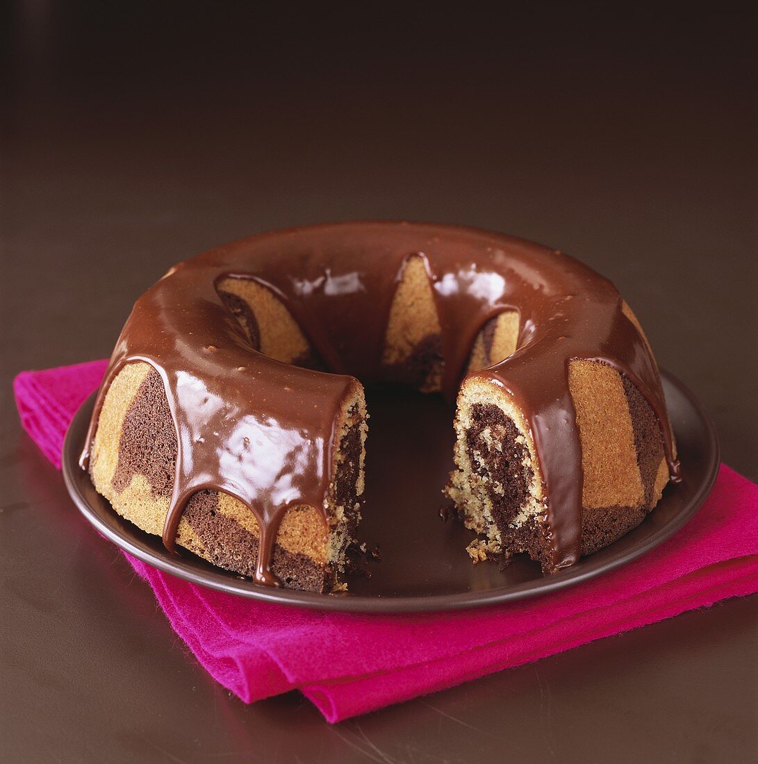 Marmorkuchen mit Schokoladenglasur