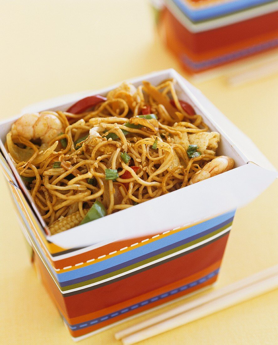 Fried noodles with stir-fried vegetables and seafood
