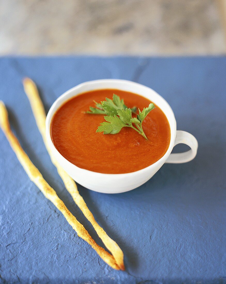 Tomatencremesuppe mit Käsestangen