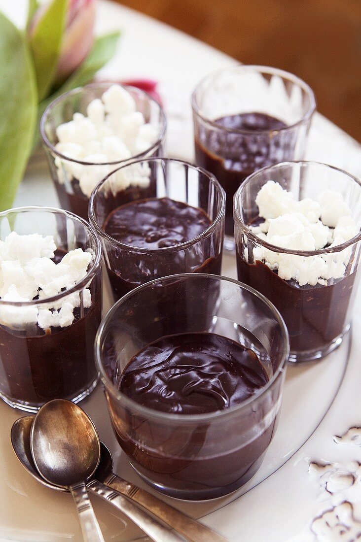 Chocolate pudding with meringue