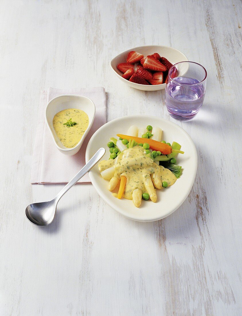 Asparagus, peas and carrots with Béarnaise sauce