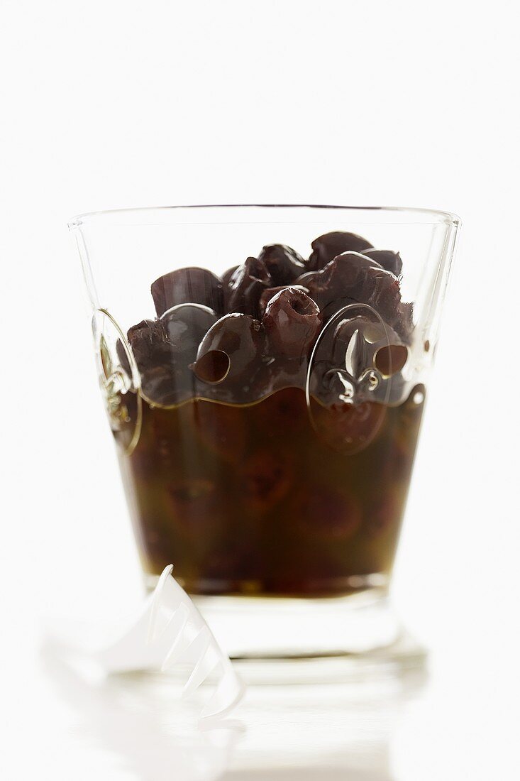 Schwarze Oliven im Glas