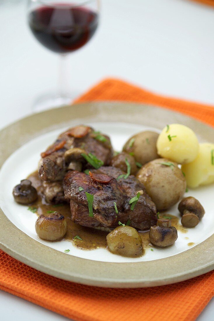 Coq au vin (Huhn in Rotweinsauce)