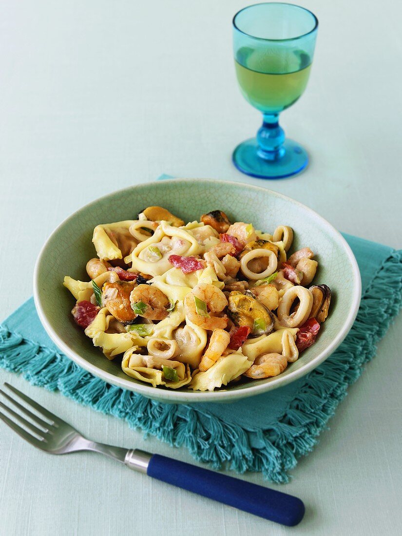 Tortellini mit Meeresfrüchten und Gemüsesauce