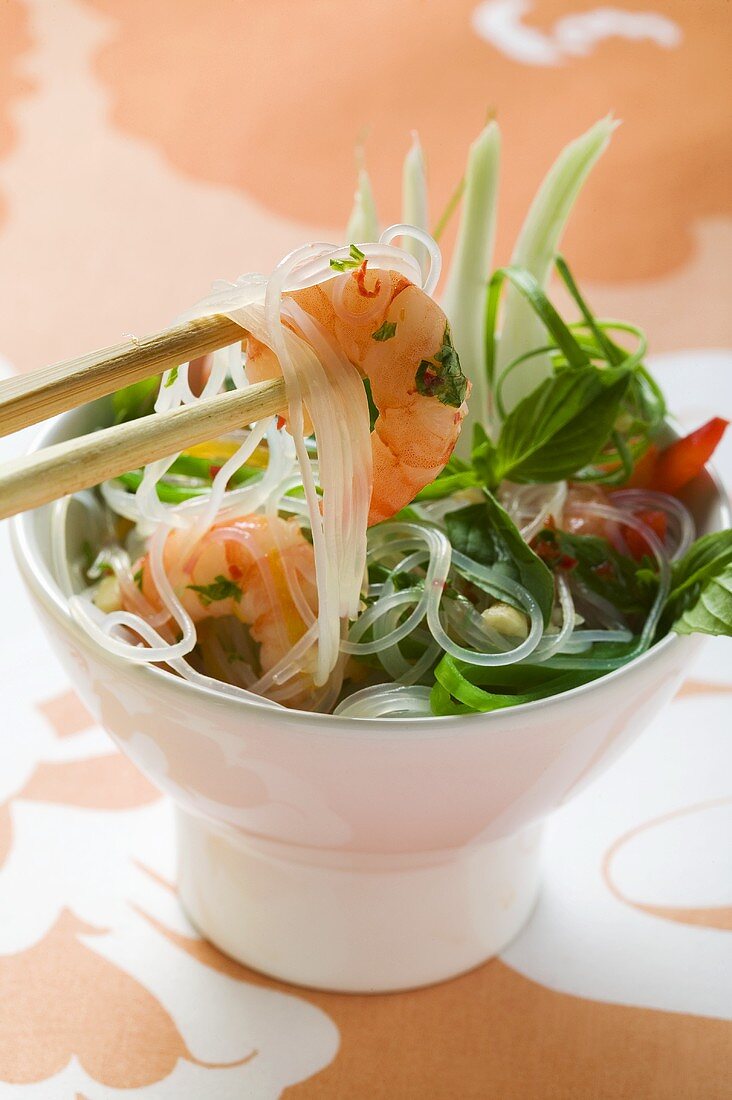 Glass noodles with shrimps, lemon grass and fennel