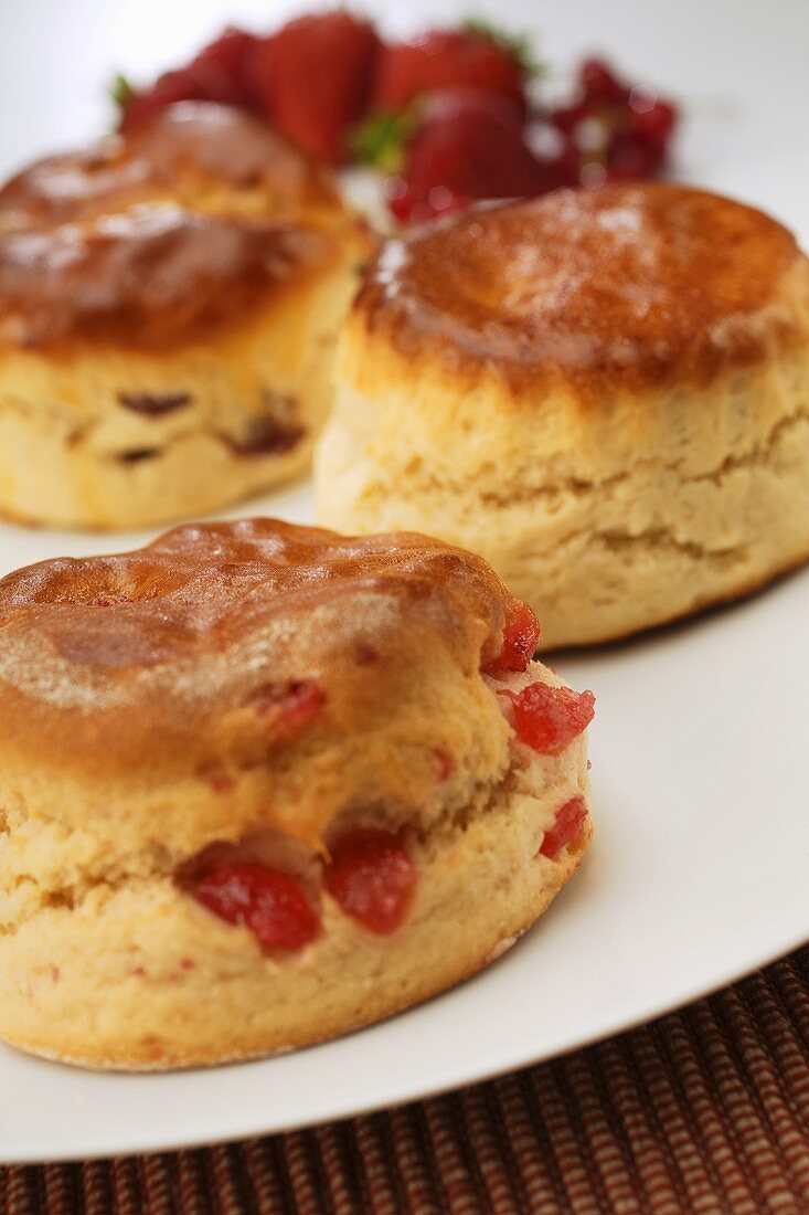 Drei verschiedene Scones (Gebäck, England)