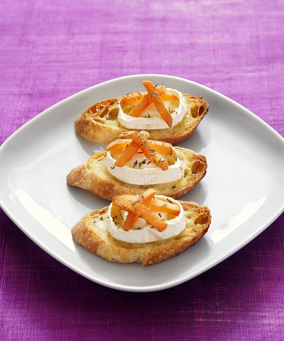 Crostini mit Camembert