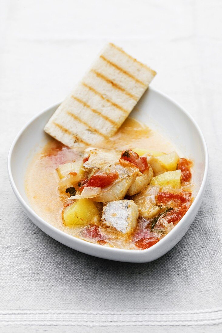 Spicy fish stew with white bread