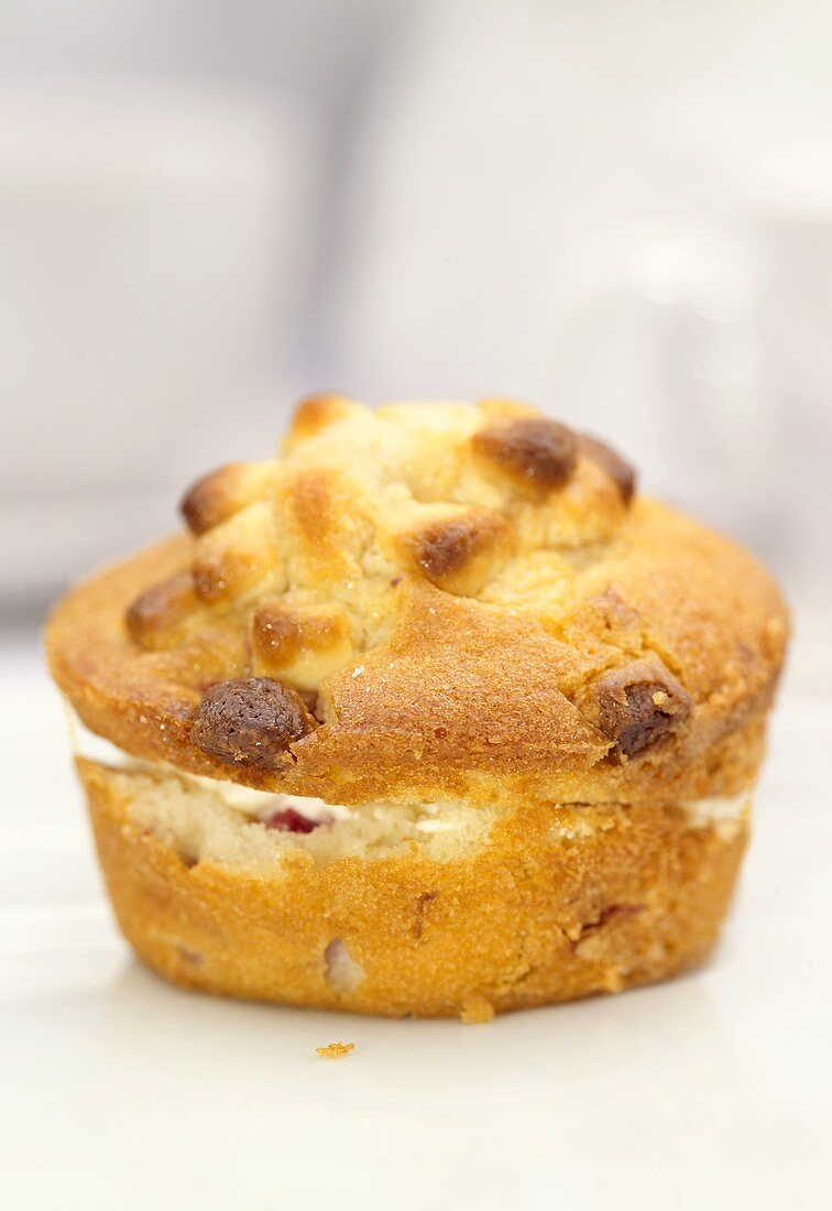Redcurrant bun with soft cheese filling