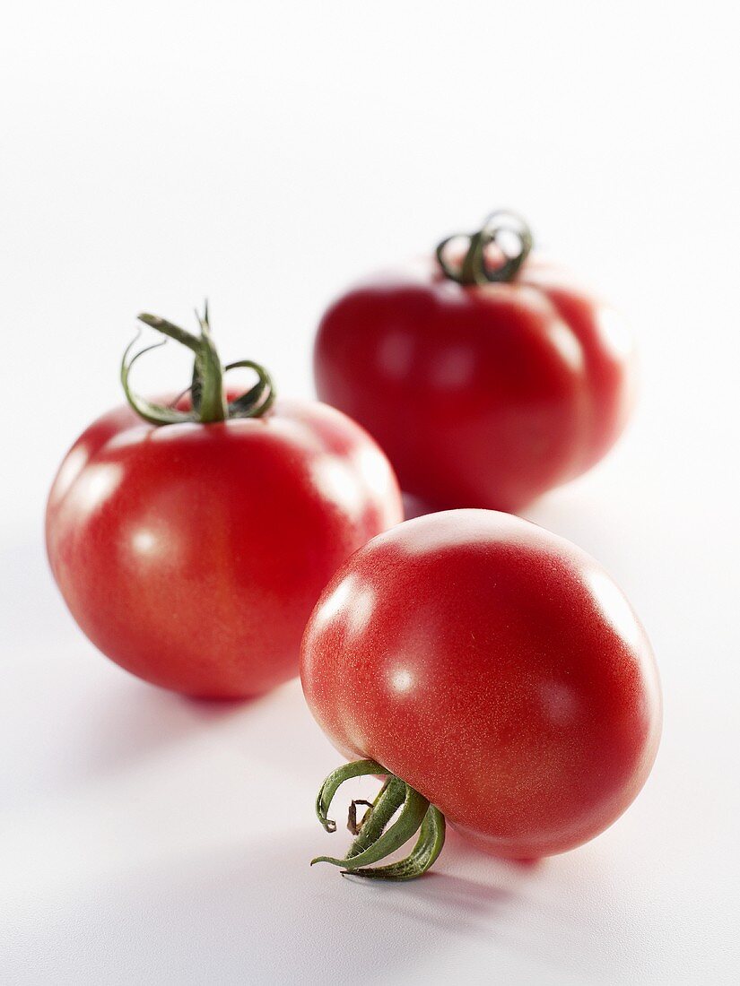 Drei Tomaten der Sorte 'Berner Rosen'