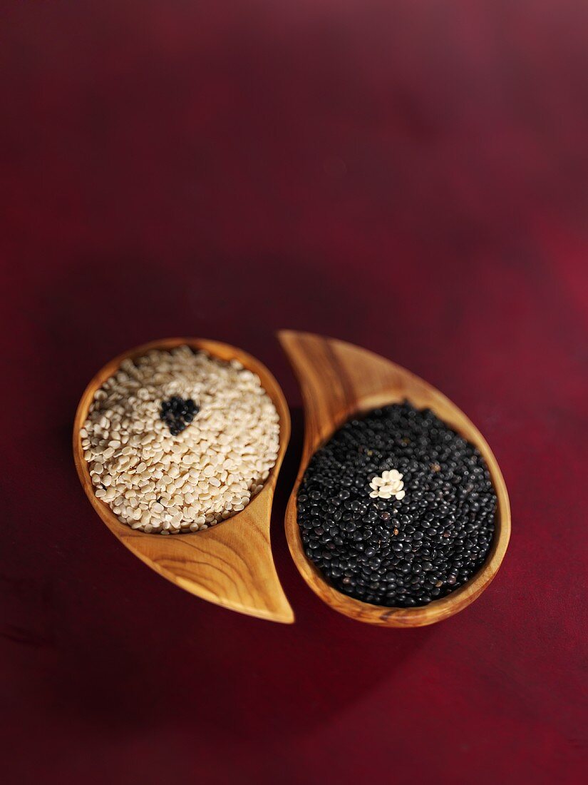 Black and white lentils in small wooden bowls