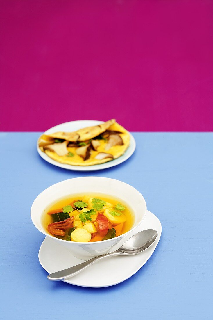 Kartoffel-Gemüse-Suppe mit Curry & Pilzomelett