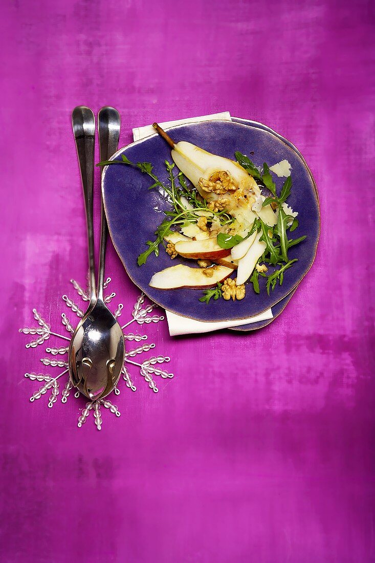 Pear and rocket salad with walnuts