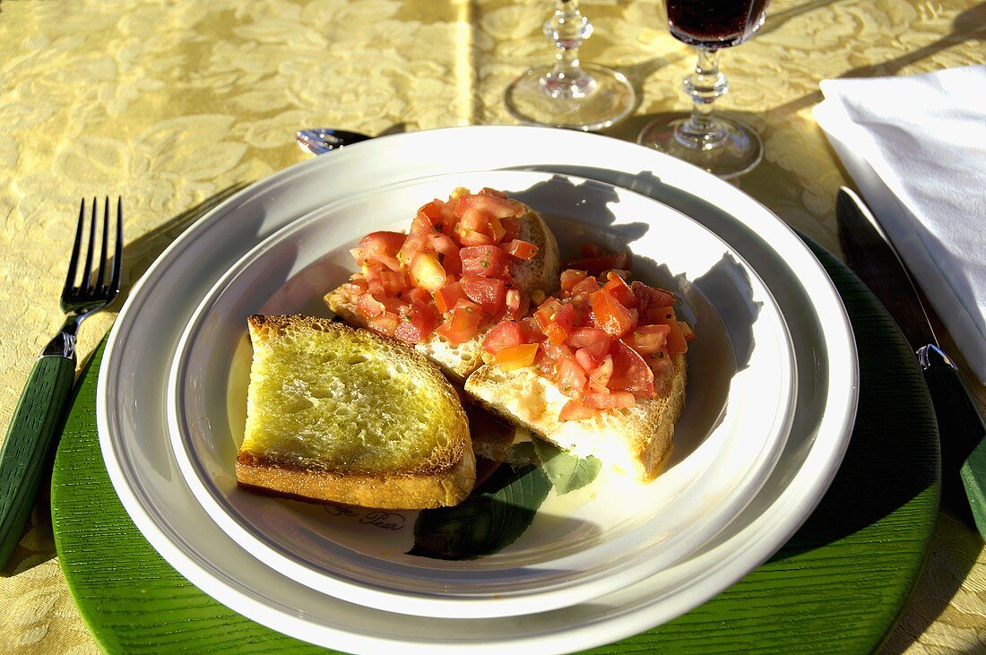 Tomaten- und Knoblauch-Crostini