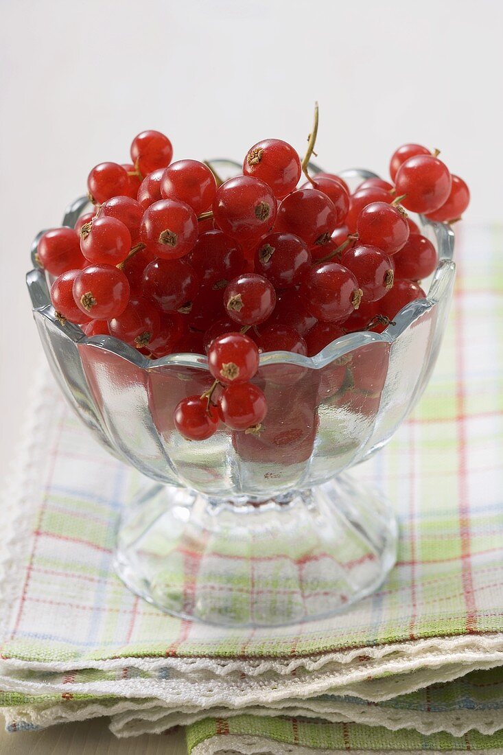 Redcurrants in glass pedestal bowl