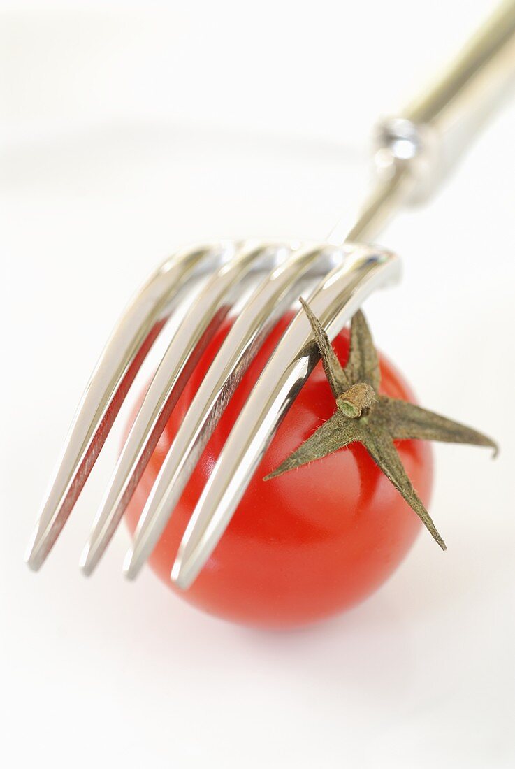 Tomato and fork (close-up)