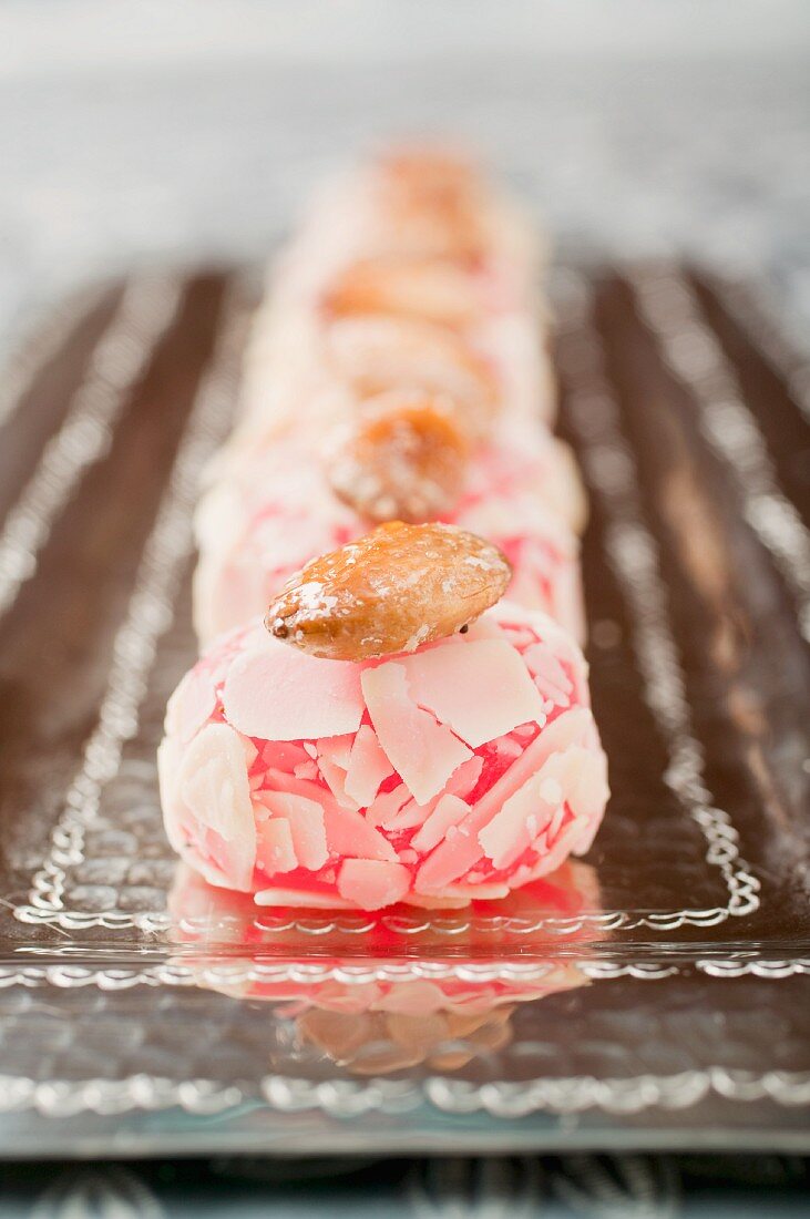 Turkish Delight mit Mandelblättchen und gebrannten Mandeln