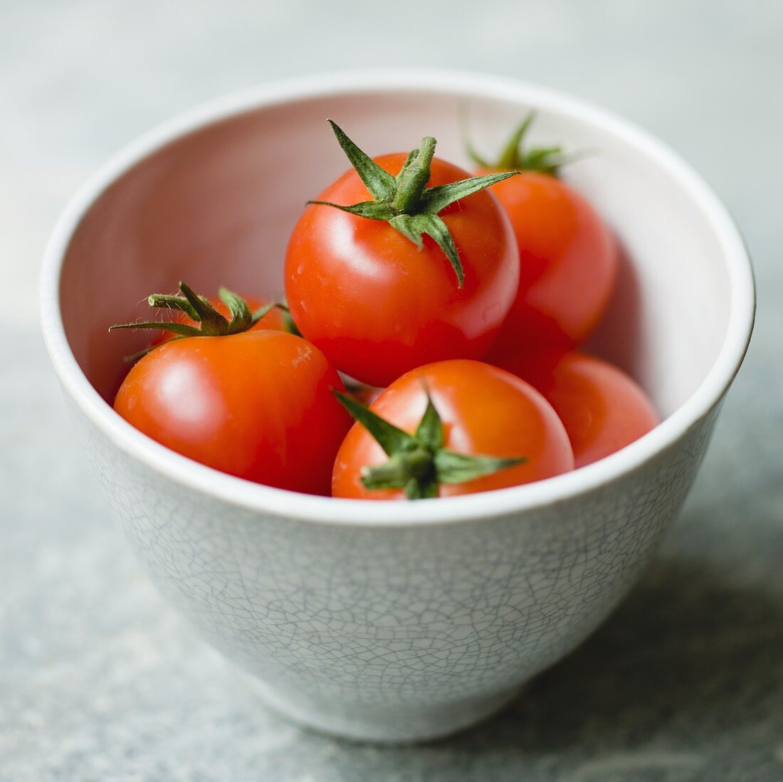 Fresh tomatoes in a ceramic bowl