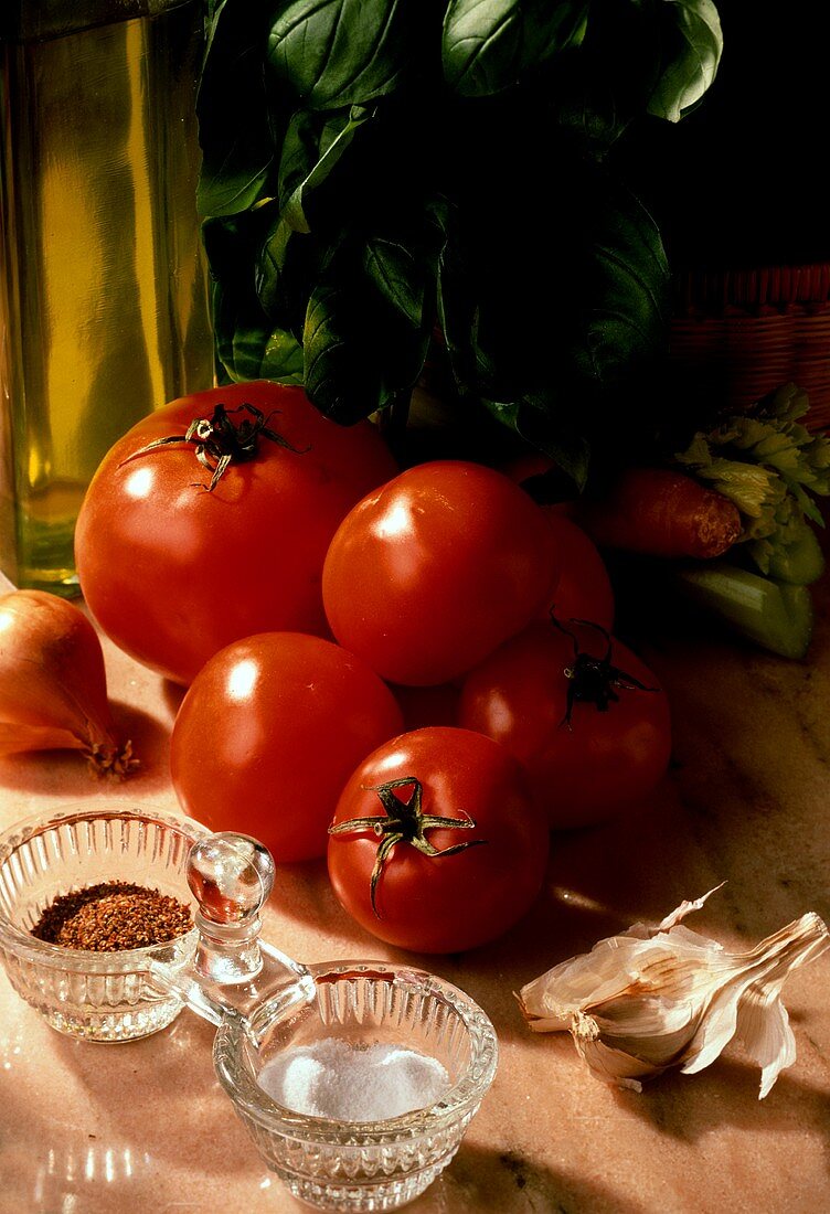 Tomaten; Basilikum; Knoblauch; Salz & Pfeffer
