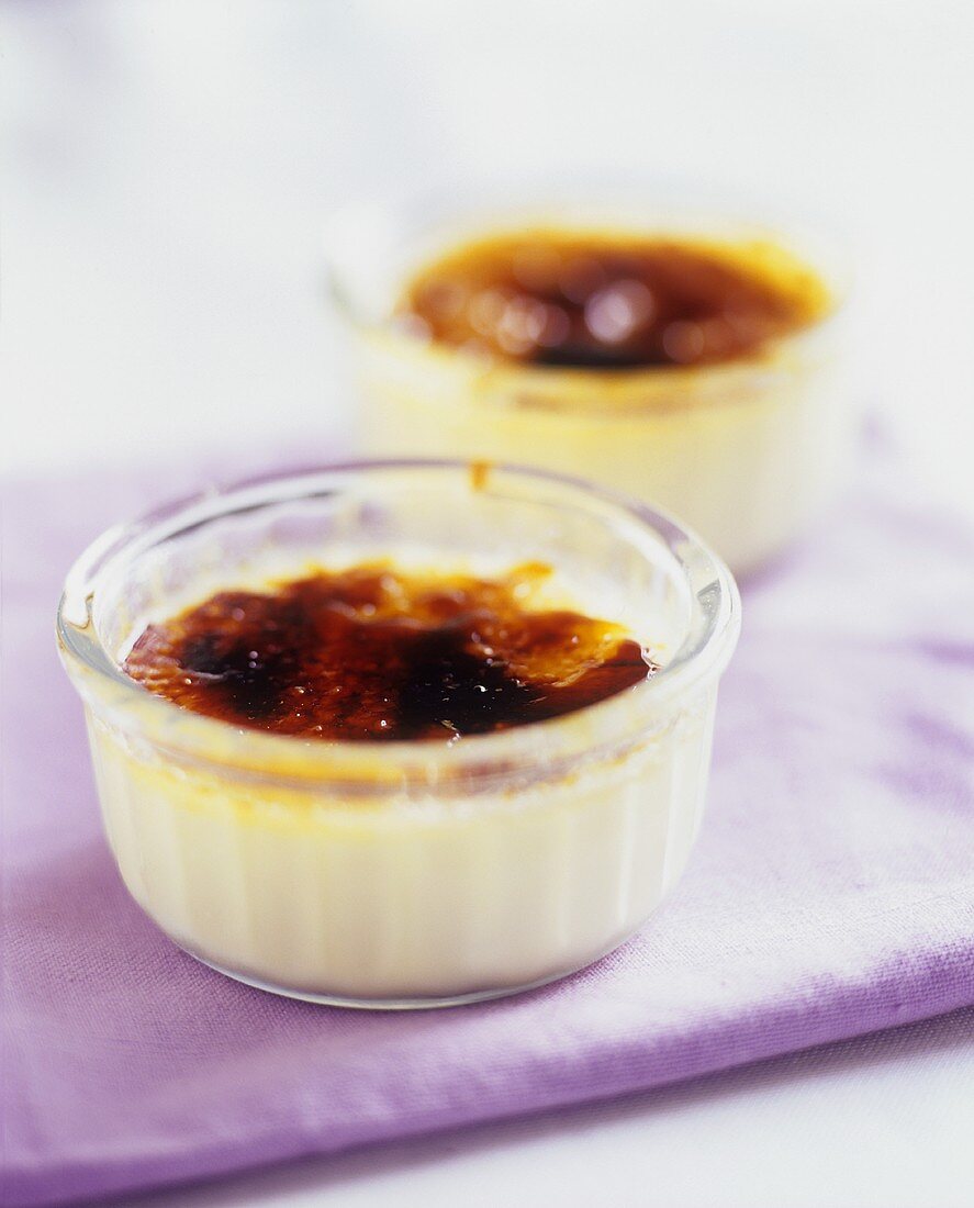 Crème brûlée in zwei Schälchen