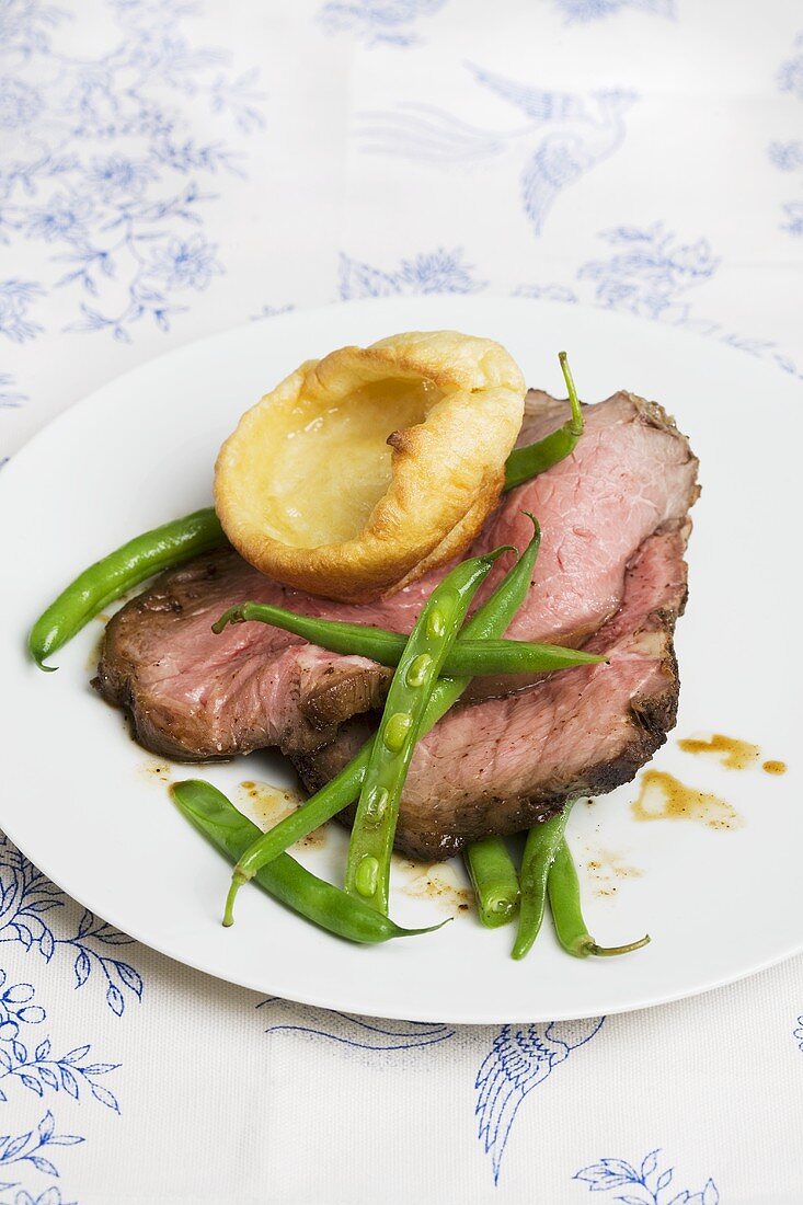 Roastbeef mit Yorkshire Pudding und grünen Bohnen