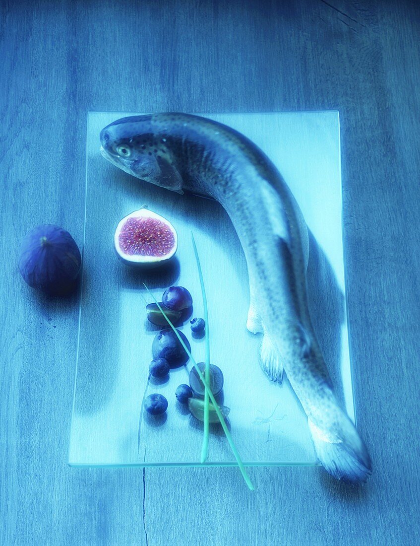 A trout with figs and grapes