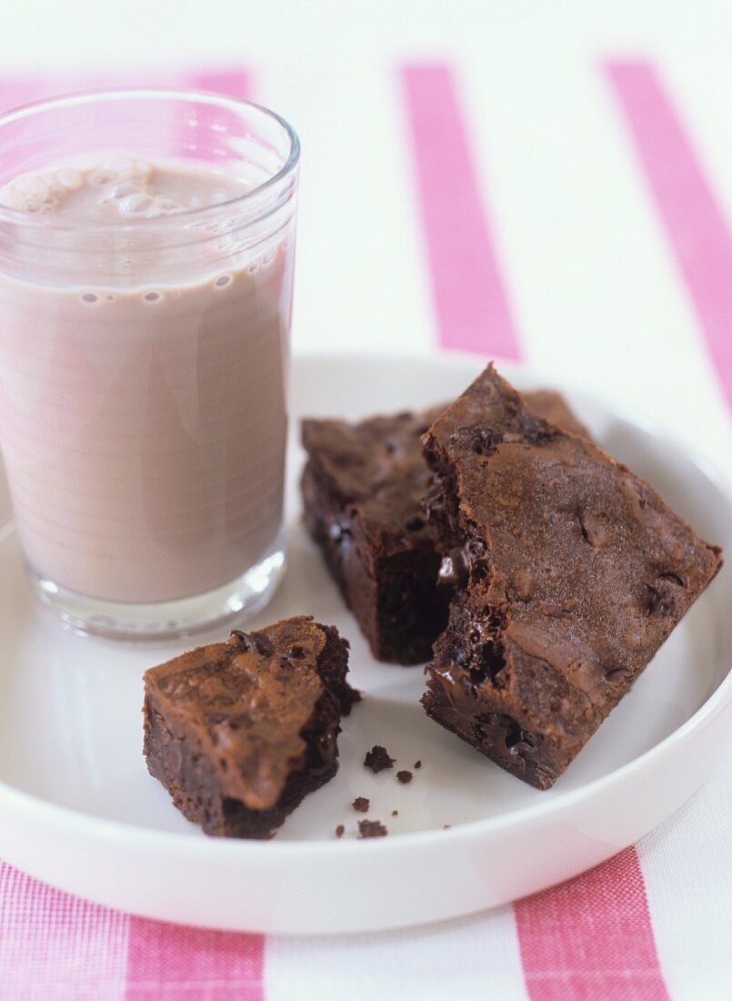 Brownies with chocolate milk