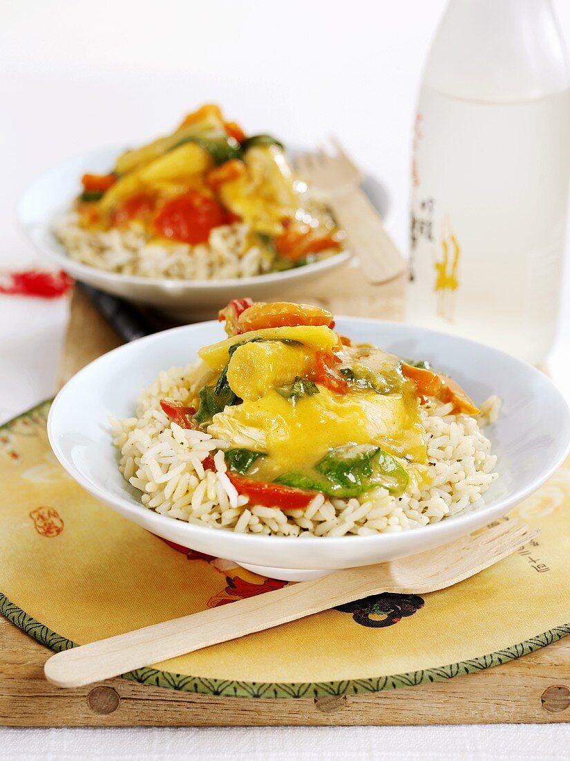 Chicken with vegetables and coconut sauce, Thai style