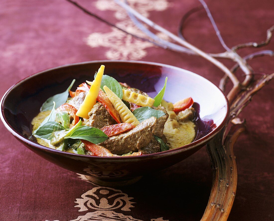 Green beef curry