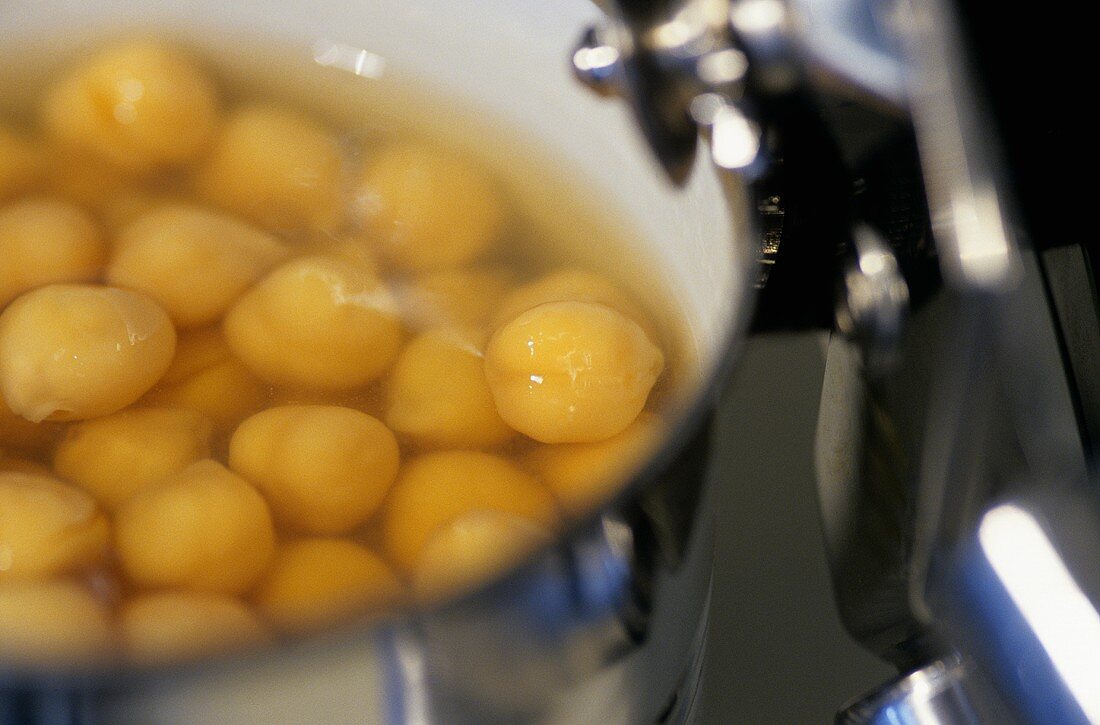 Chick-peas in an opened tin