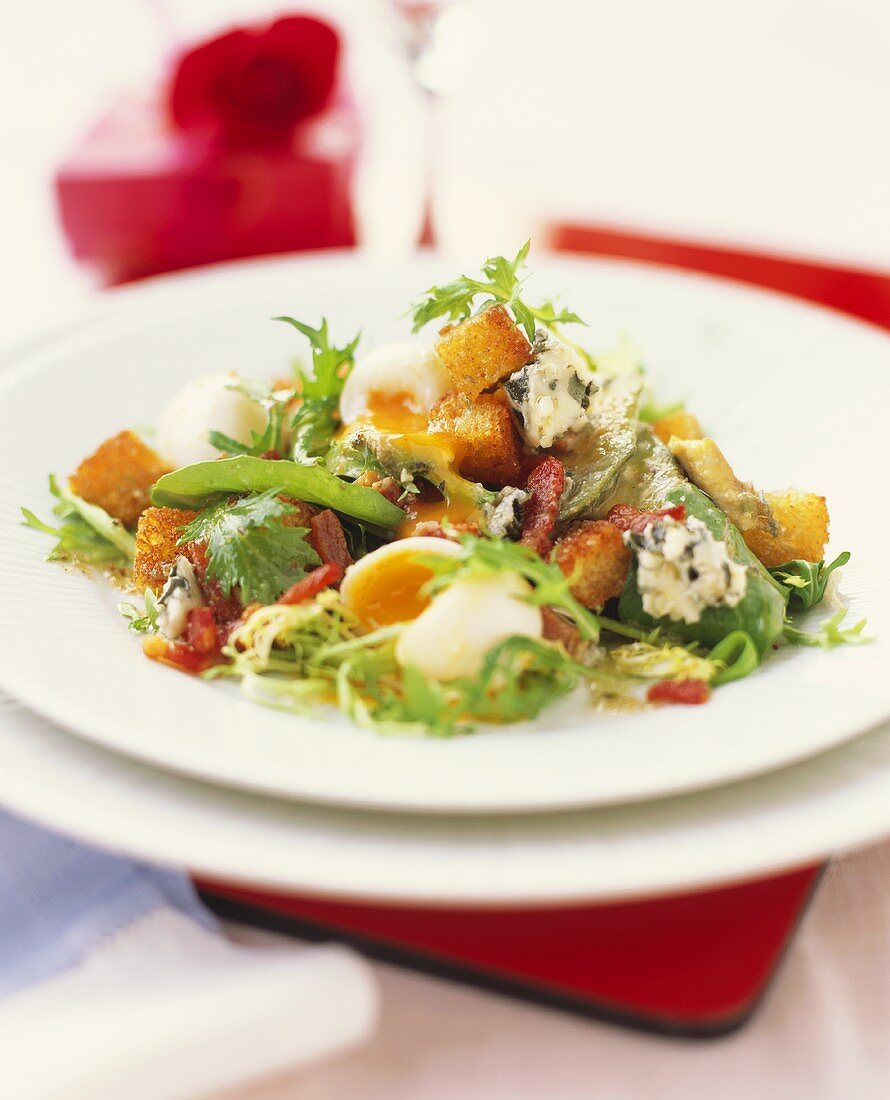 Winter salad with quail's eggs, bacon, croutons & goat's cheese