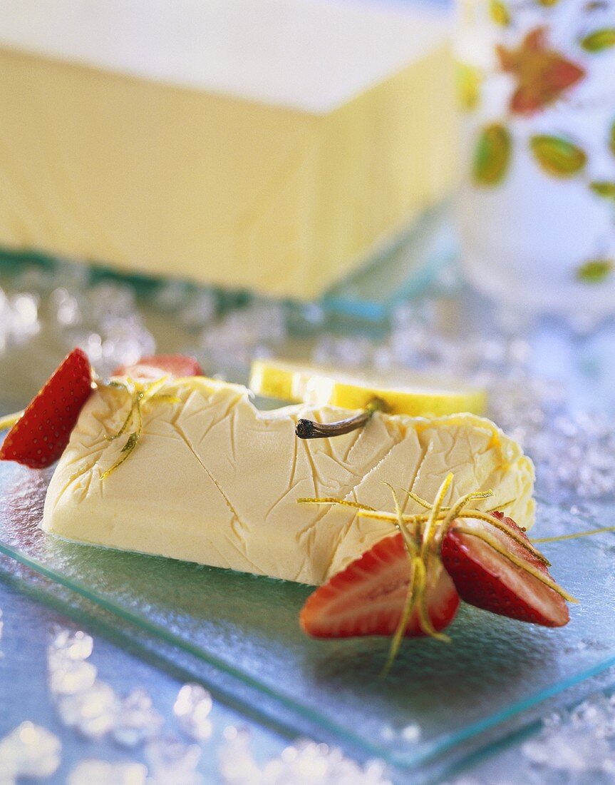 A bar of pear parfait with strawberries