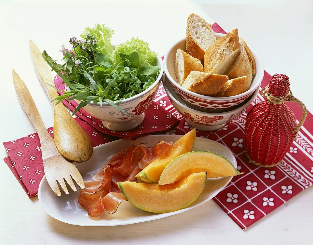 Zutaten für Melone mit Schinken und Salat