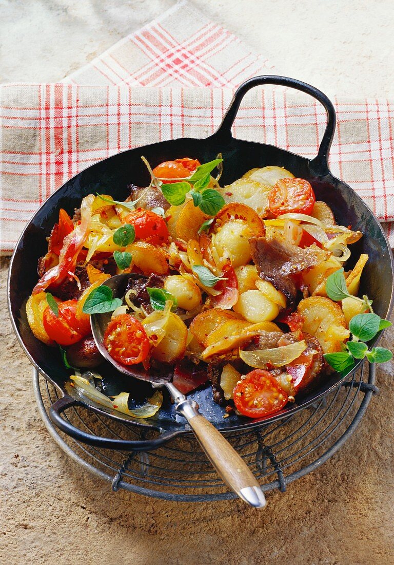 Tiroler Gröstl (Kartoffelpfanne mit Fleisch & Zwiebeln)