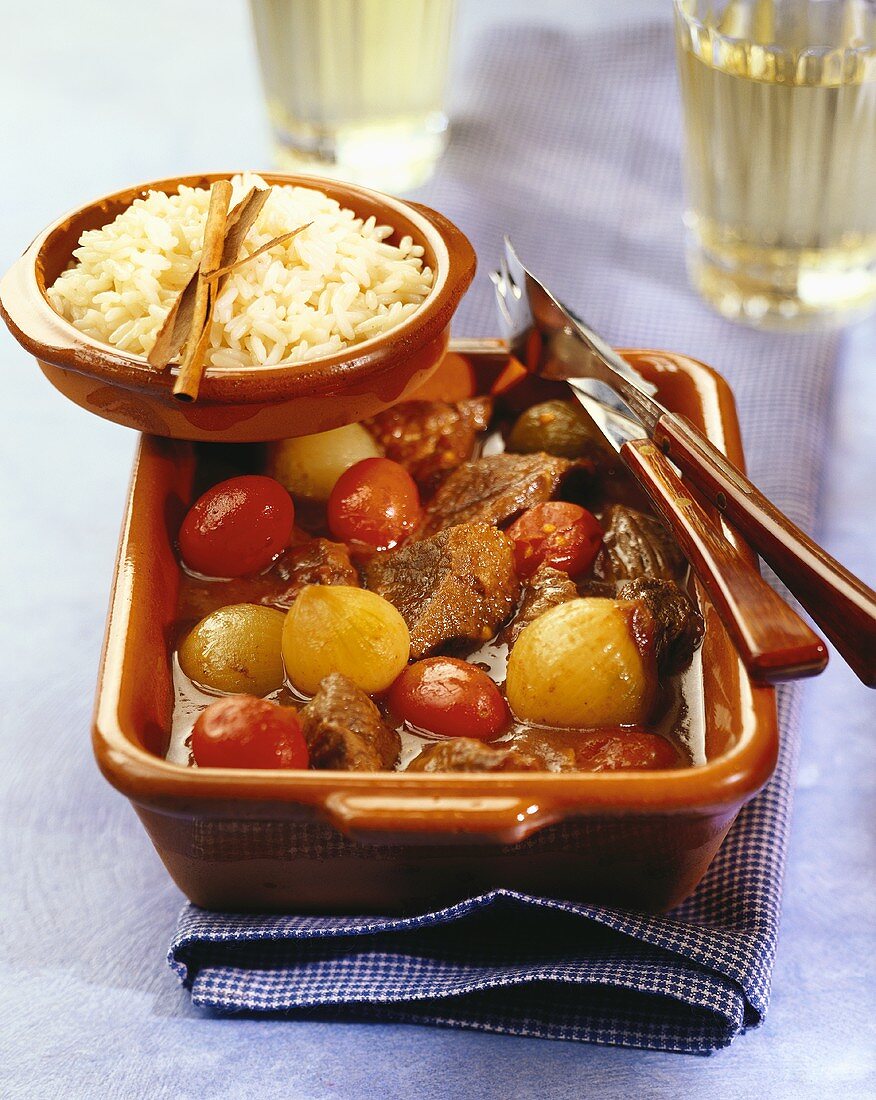 Stifado (beef stew with onions and tomatoes, Greece)