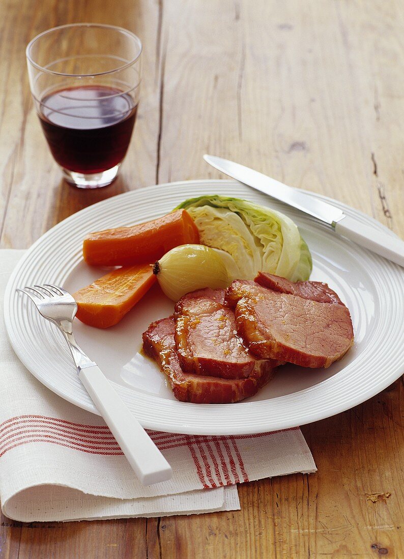 Smoked pork loin with vegetables and wine