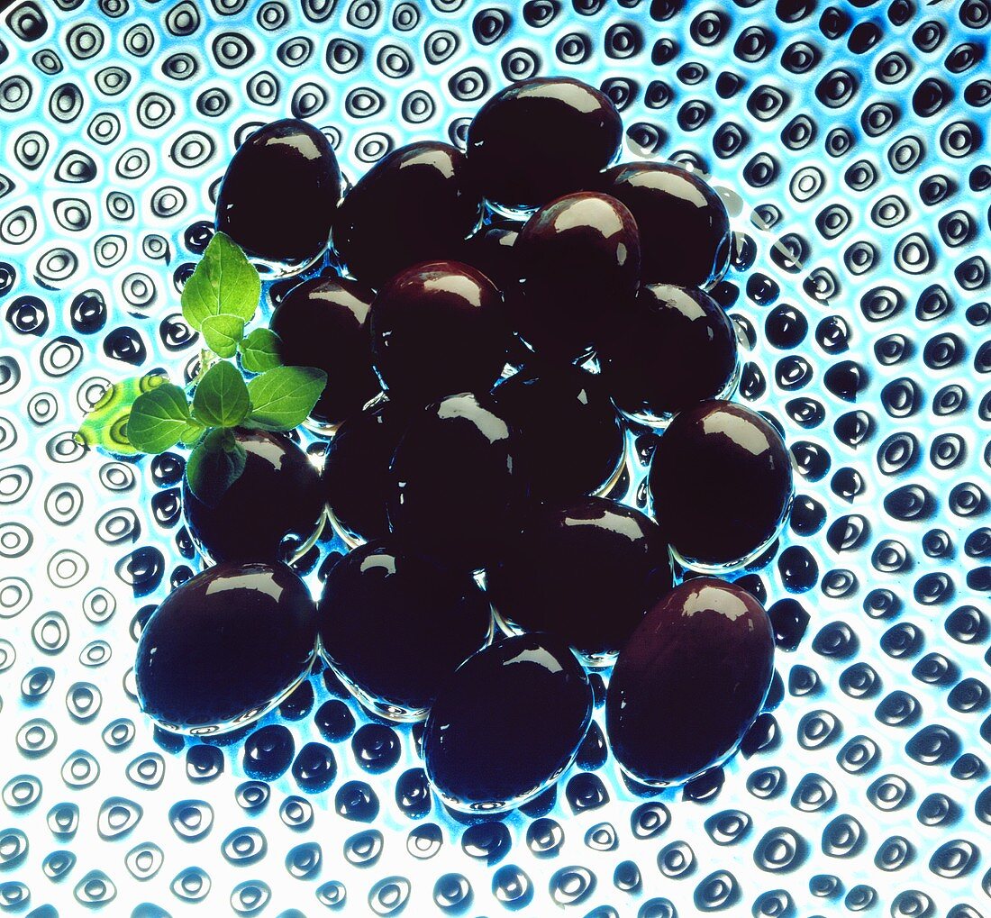 Schwarze, eingelegte Oliven